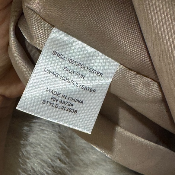 Luxurious Mob Wife Faux Fur Jacket - Picture 10 of 11